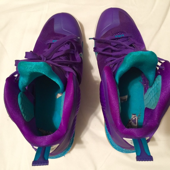 LeBron James Men's Sneakers (Charlotte Hornets) - Picture 3 of 6